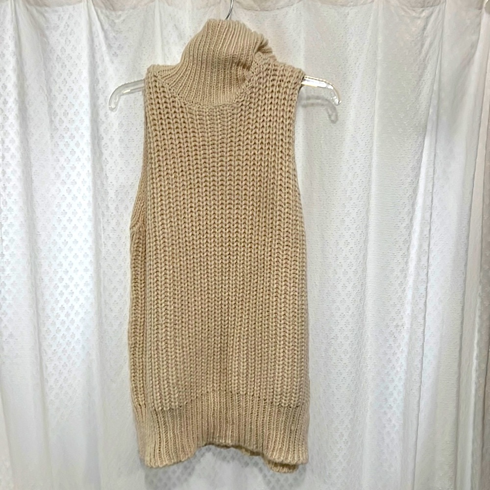 H&M cream turtle neck sleeveless sweater